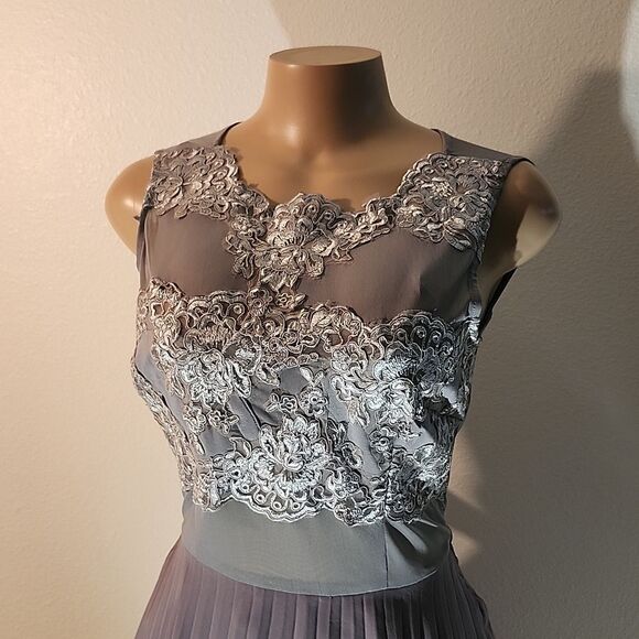 BRAND NEW AX PARIS PLEATED SLEEVELESS LACE DESIGN EMBELLISHMENTS MINI DRESS - Picture 4 of 16